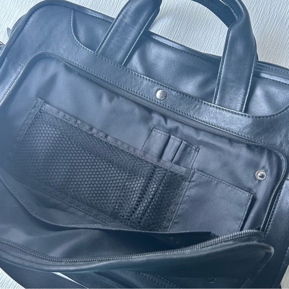 ECCO Black Leather laptop padded Bag - Picture 7 of 8